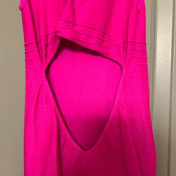 Pink fitted bebe dress - Picture 4 of 5